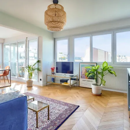 Terrasse - Vue Tour Eiffel *