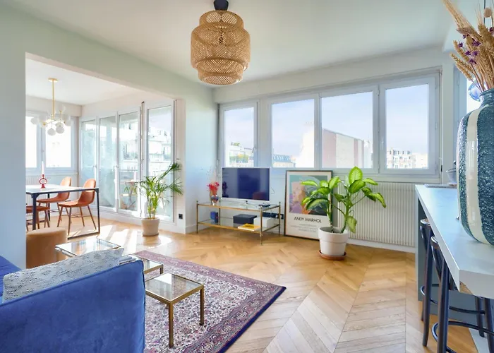 Terrasse - Vue Tour Eiffel *