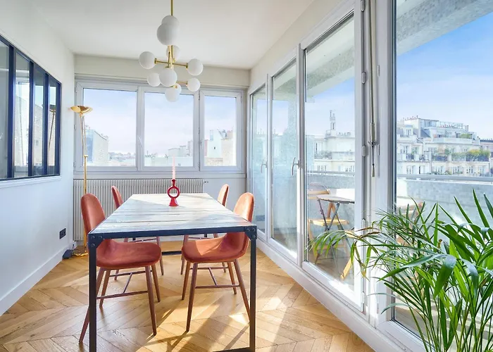 Terrasse - Vue Tour Eiffel *